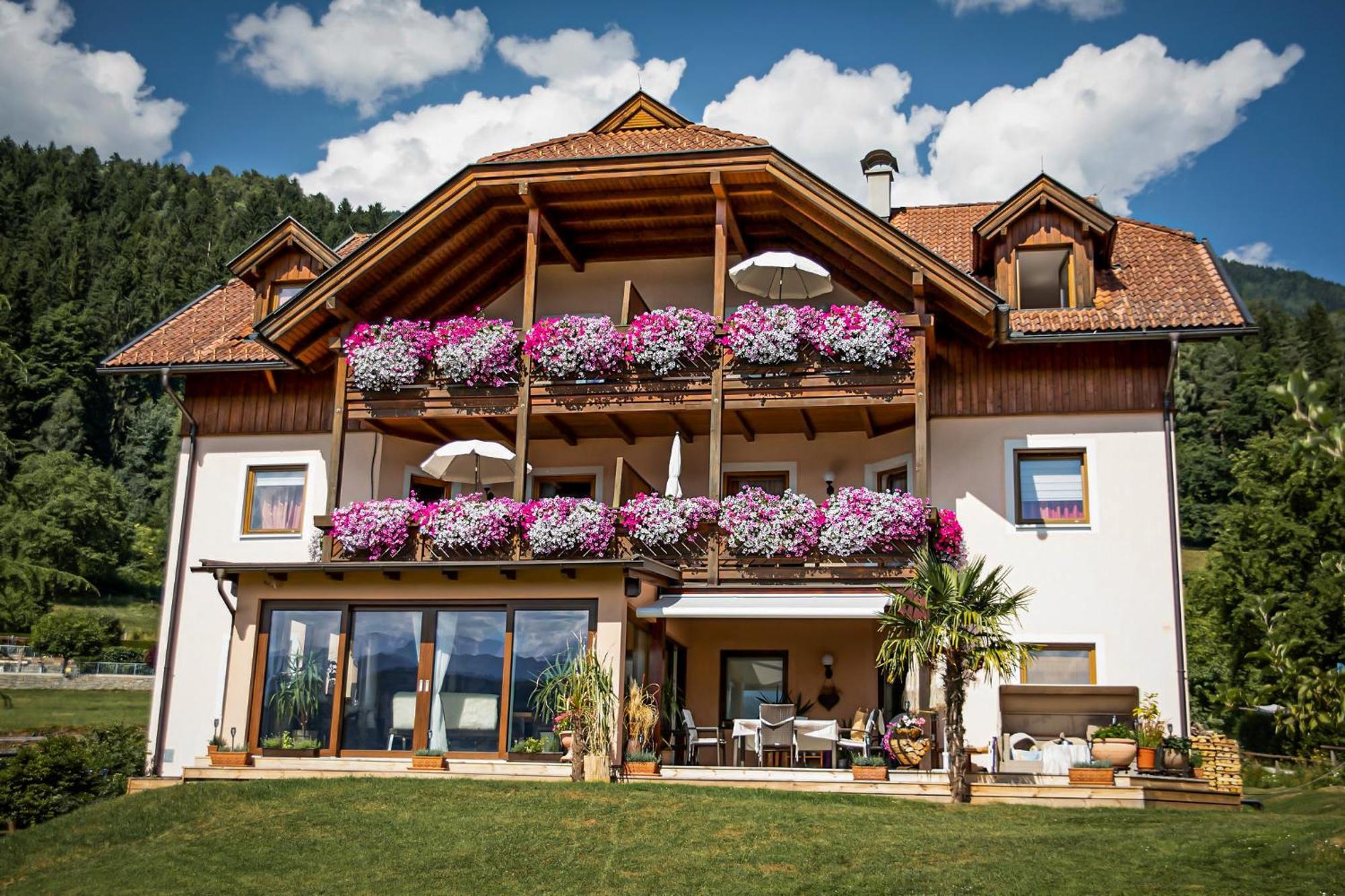 Ferienwohnungen Fischerhaus - Direkt Am See Millstatt Ngoại thất bức ảnh