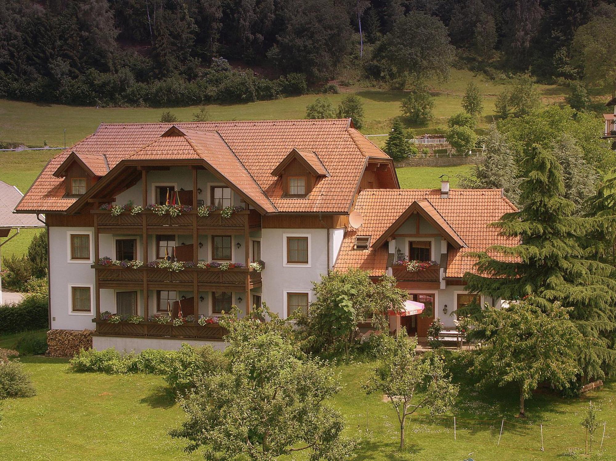 Ferienwohnungen Fischerhaus - Direkt Am See Millstatt Ngoại thất bức ảnh